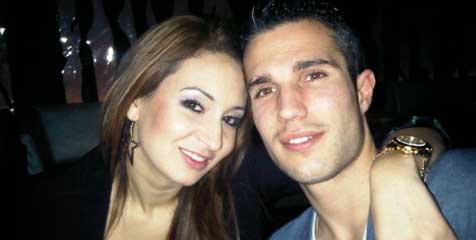 Demi RVP, Istri Rela Pulang Pergi London-Kharkiv