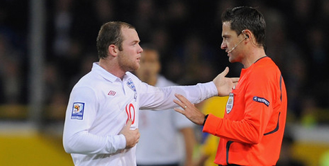 Inggris vs Swedia Dipimpin Wasit Kontroversial?