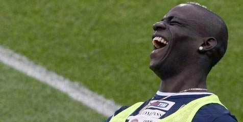 UEFA Siap Selidiki Kasus Rasisme Pada Balotelli UEFA Siap Selidiki Kasus Rasisme Pada Balotelli
