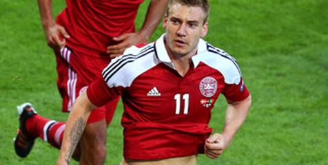 Denmark Peringati Bendtner Terkait Insiden Celana Dalam
