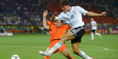Schweinsteiger: Gomez Luar Biasa