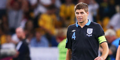 Gerrard: Inggris Lemah Hadapi Bola Mati Gerrard: Inggris Lemah Hadapi Bola Mati