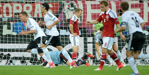 Review: Jerman Melenggang, Denmark Pulang