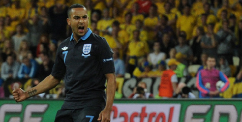 Hodgson Siap Turunkan Walcott Hodgson Siap Turunkan Walcott