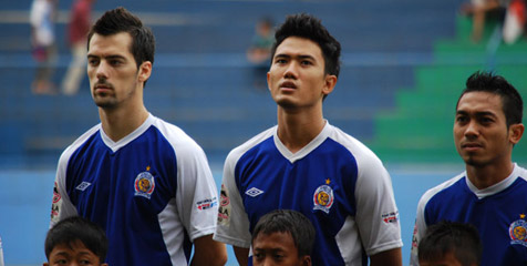 Hadapi Persiba Bantul, Lini Belakang Arema Keropos