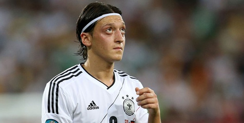 Ozil Diperlakukan Rasis di Twitter