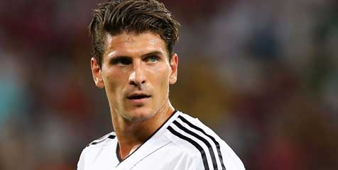 Mario Gomez Raksasa Serangan Jerman