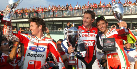 Ikuti Drag Race Ducati, Rossi Dikalahkan Bayliss
