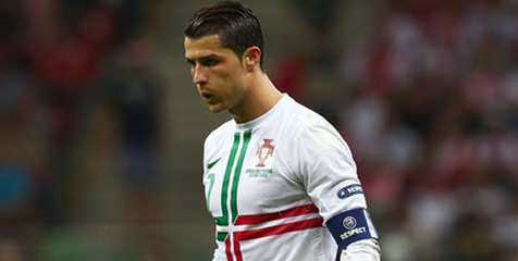 Maradona: CR7 Layak Diberi Monumen Maradona: CR7 Layak Diberi Monumen