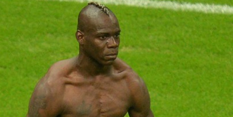 Antara Balotelli, Pak Pos, dan Empat Gol