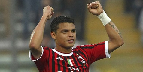 Breaking News: Milan Ikat Thiago Silva Hingga 2017