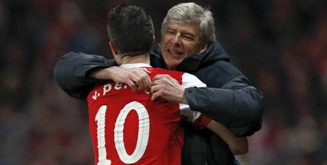 Wenger: Kami Akan Pertahankan Van Persie Berapapun Harganya