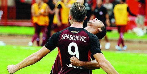 Spaso-Kwon Jun Setim dengan Cesc Fabregas