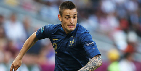 Newcastle Sulit Tarik Debuchy Dari Lille