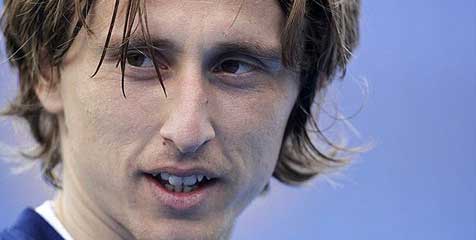 Tottenham Hambat Kepindahan Modric ke Madrid