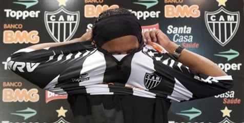 Sekaleng Pepsi Ronaldinho Seharga 7 Miliar