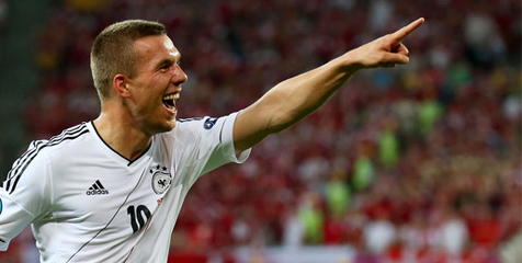 Podolski Incar Kesuksesan di Inggris