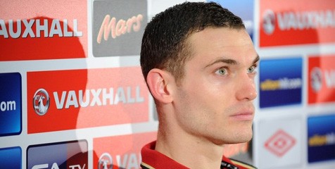 Vermaelen Senang Koscielny Perpanjang Kontrak
