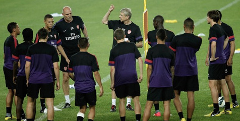 Wenger Ingin Sewa Beberapa Pesawat Untuk Fans