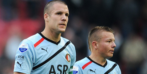Ron Vlaar Resmi Jadi Milik Aston Villa Ron Vlaar Resmi Jadi Milik Aston Villa