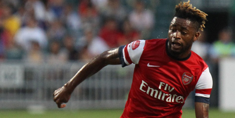 Target Utama Barcelona Kini Alex Song