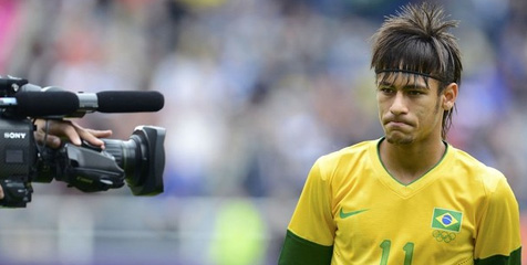 Neymar Santai Hadapi Ejekan Publik Inggris