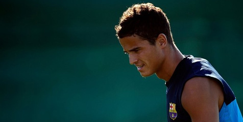 Afellay Tak Akan Tinggalkan Barca