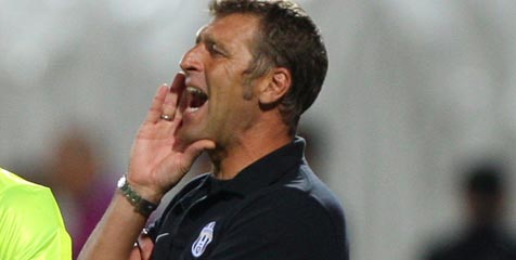 Massimo Carrera Siap Gantikan Peran Conte