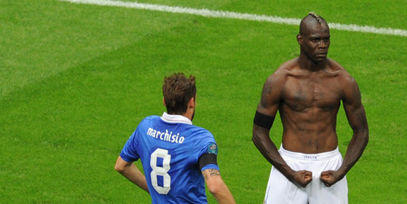 Video: Bocah 5 Tahun Tiru Selebrasi Balotelli Video: Bocah 5 Tahun Tiru Selebrasi Balotelli