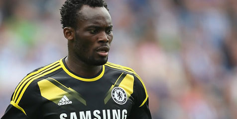 Arsenal Coba Pancing Essien Tinggalkan Chelsea