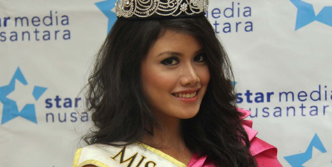 Miss Indonesia 2012 Ines Putri Ternyata Fans Berat MU