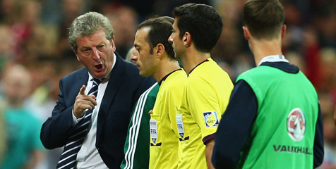 Hodgson Pertanyakan Kepemimpinan Wasit Turki