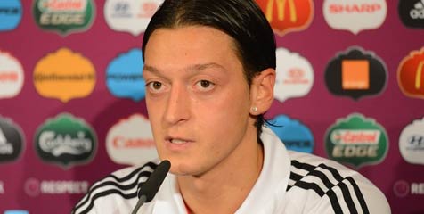 Ozil Bantah Rumor Kehidupan Pribadinya