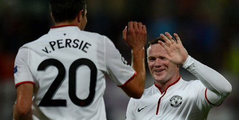 Fergie Puji Duet Rooney-Van Persie