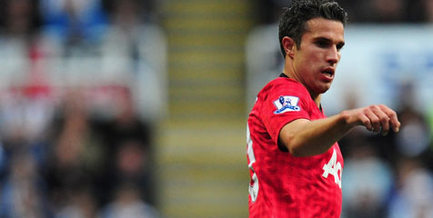 Newcastle Geram RVP Lolos Sanksi FA