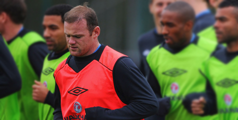 Rooney Minta Inggris Lebih Fokus Bermain