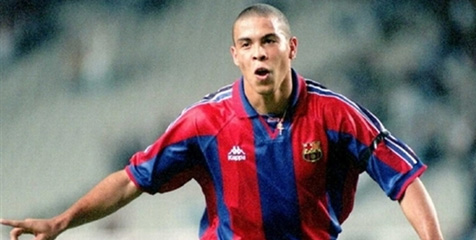 Ronaldo Pernah Lakukan Threesome di Nou Camp