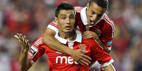 Chelsea Juga Pertimbangkan Nama Oscar Cardozo