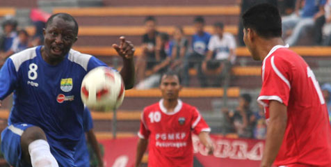 Gol Tunggal Maman Menangkan Persib Atas Persibangga