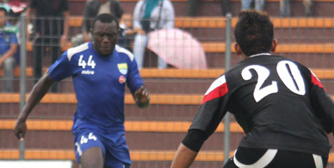 Lini Depan Persib Kurang Bertenaga