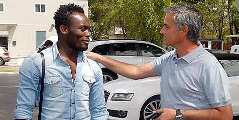 Essien Siap Jadi bek Kiri Lagi