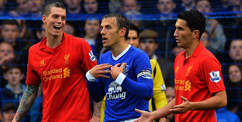 Glen Johnson Tertawakan Usaha Diving Phil Neville