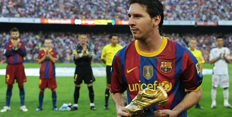 Messi Akan Terima Sepatu Emas Dari Luis Suarez