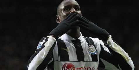 Cedera, Demba Ba Terancam Absen Lawan Liverpool