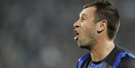 Inter Dirugikan, Cassano Labrak Wasit Saat Jeda