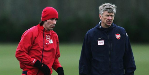 Pires: Wenger Harus Segera Menangkan Trofi