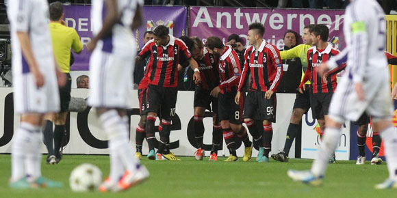 Gol Spektakuler Mexes ke Gawang Anderlecht