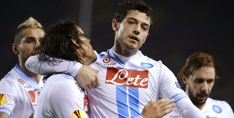 Europa: Penalti Menit Akhir Cavani Loloskan Napoli Europa: Penalti Menit Akhir Cavani Loloskan Napoli