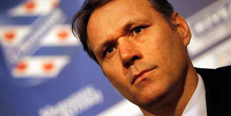 Diminta Latih AC Milan, Van Basten Belum Siap
