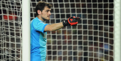 Casillas: Mou Diperlakukan Tidak Adil Casillas: Mou Diperlakukan Tidak Adil